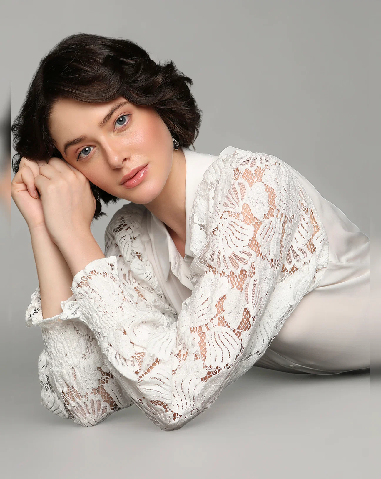 WHITE LACE SLEEVES SHIRT